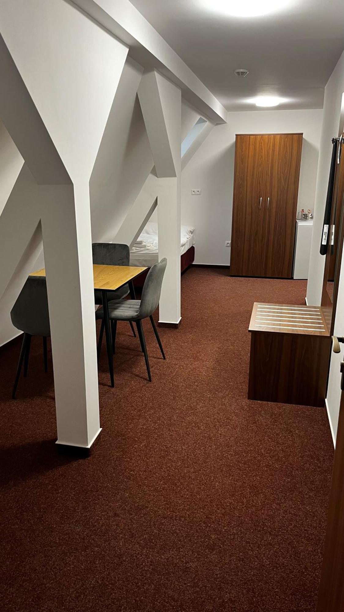 Penzion Sessler *** Trnava Exteriör bild